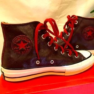 Converse All Star Chuck Taylor in Maroon/Burgundy